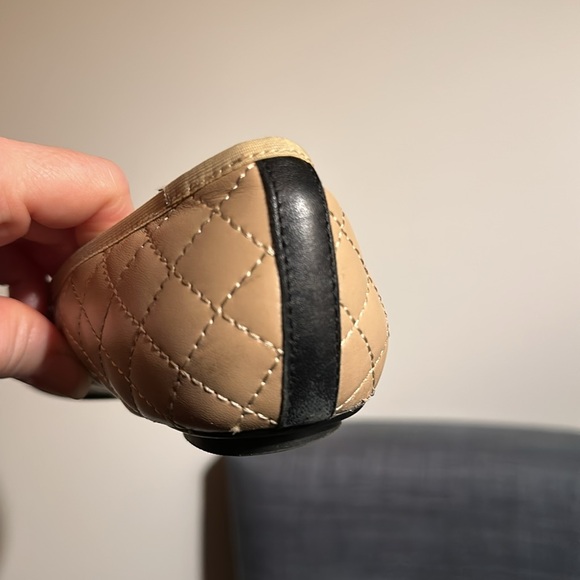 Vaneli Serene Quilted Ballet Flats 7 Narrow Slip On Patent Toe - Picture 4 of 8